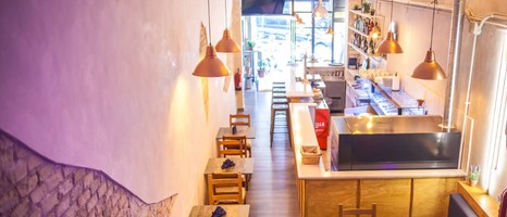 Delias pizza. Pizzas artesanales y comida griega